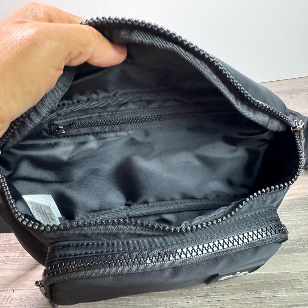 ALO Yoga Sleek Black Crossbody Bag - Picture 8 of 11